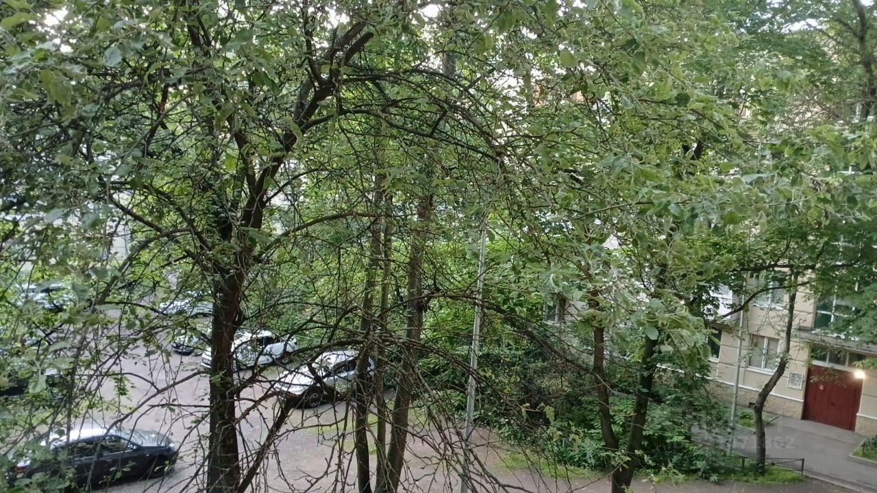Продажа 2-комн квартиры на вторичном рынке улица Ленсовета, 61