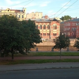 Продажа 2-комн квартиры на вторичном рынке проспект Римского-Корсакова,  д. 63