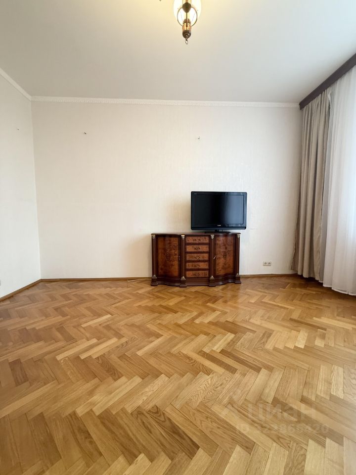 Продажа 3-комн квартиры на вторичном рынке улица Академика Королева, 3