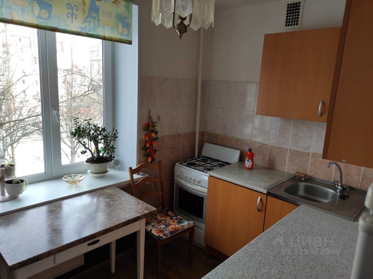 Продажа 2-комн квартиры на вторичном рынке Пушкин, бульвар Алексея Толстого, 34