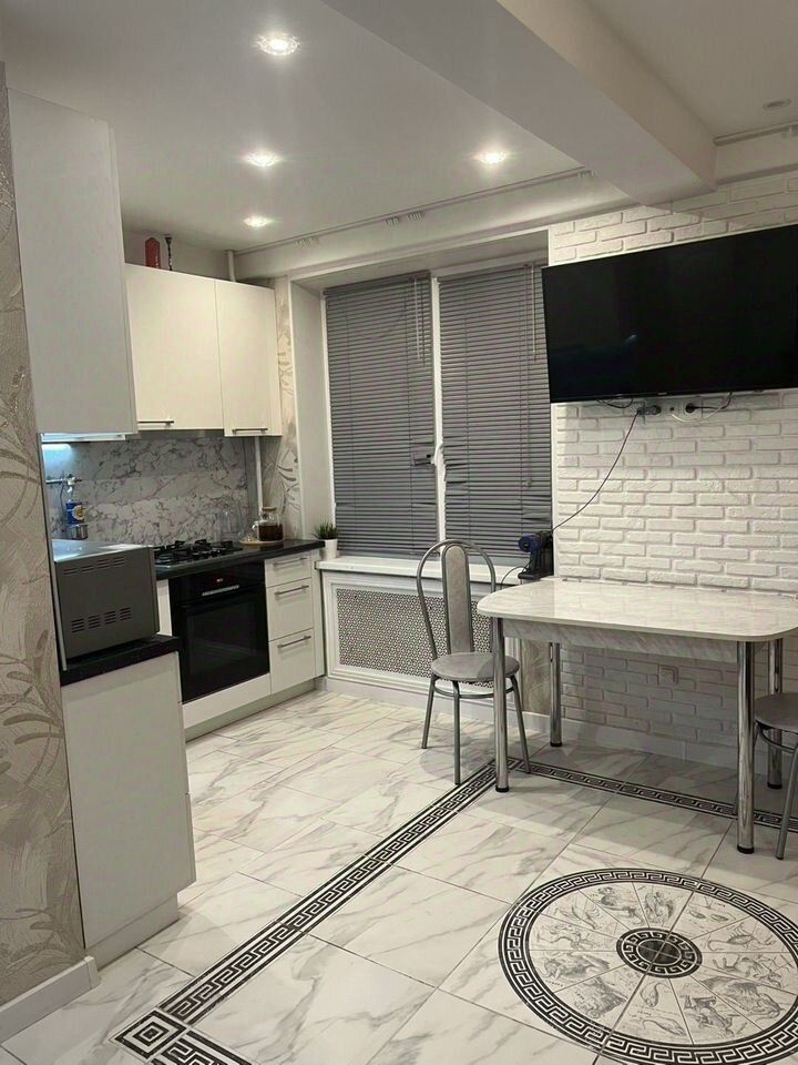 Продажа 4-комн квартиры на вторичном рынке Поэтический бульвар, 5