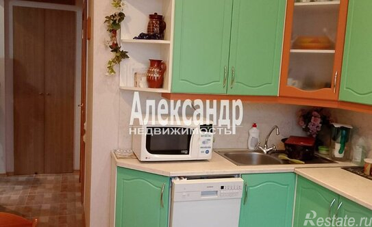 Продажа 2-комн квартиры на вторичном рынке улица Типанова,  д. 18