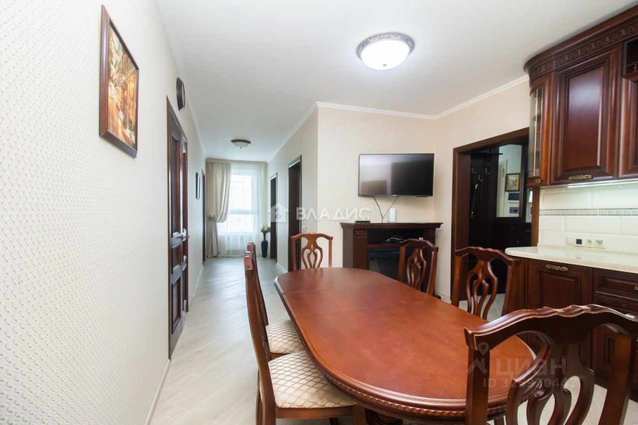 Продажа 4-комн квартиры на вторичном рынке Химки, Молодежная улица, 63к3