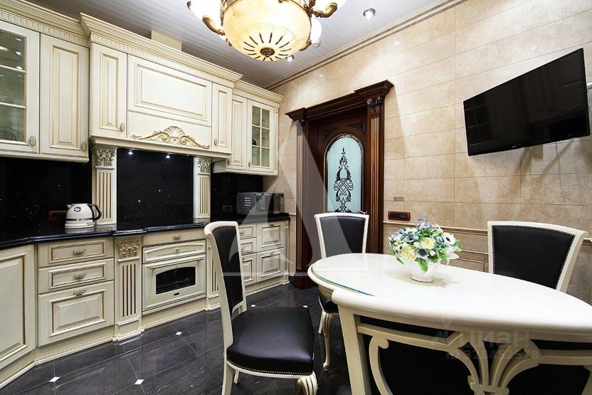 Продажа 4-комн квартиры на вторичном рынке Хлыновский тупик, 4