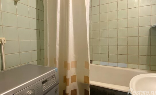 Аренда 3-комн квартиры на вторичном рынке улица Академика Бакулева,  д. 4