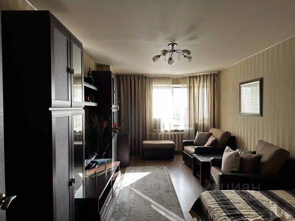 Продажа 1-комн квартиры на вторичном рынке проспект Славы, 40К1