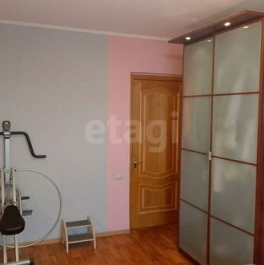 Продажа 3-комн квартиры на вторичном рынке Добровольцев ул,  д. 38