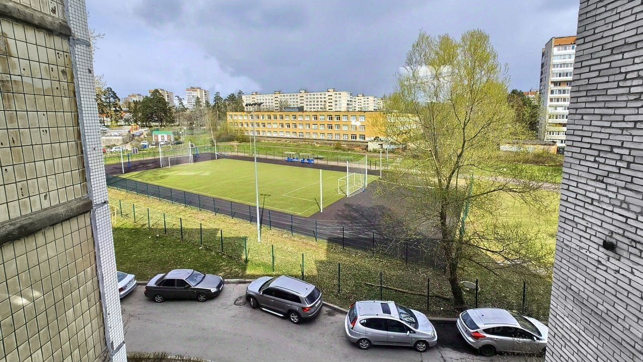 Продажа 2-комн квартиры на вторичном рынке Сосновый Бор, Солнечная улица, 53