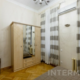 Аренда 3-комн квартиры на вторичном рынке ул Неглинная,  д. 18,  к. 1