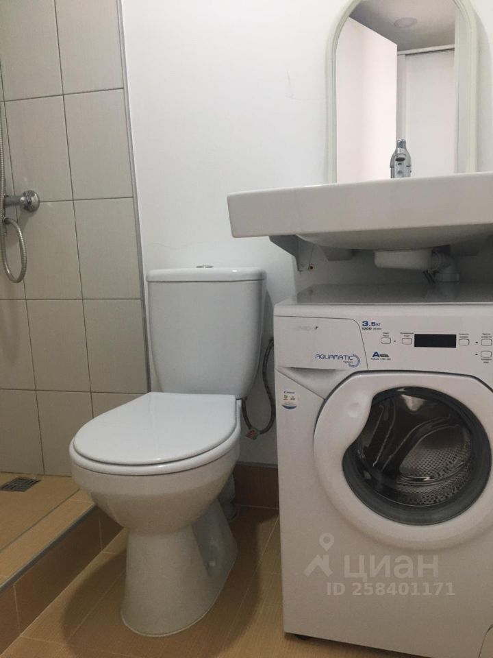 Аренда 1-комн квартиры на вторичном рынке 14-я Васильевского острова линия, 65