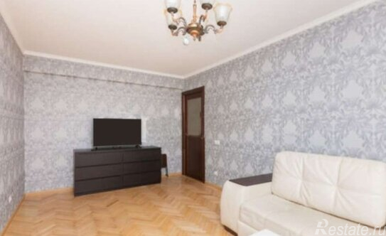 Продажа 2-комн квартиры на вторичном рынке улица Гришина,  д. 14