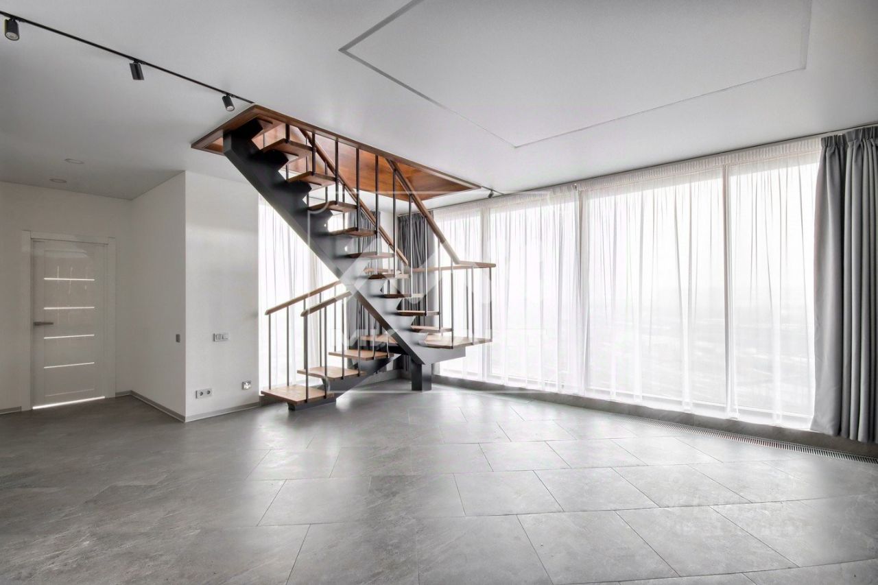 Продажа 3-комн квартиры на вторичном рынке Варфоломеевская улица, 6