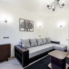 Продажа 2-комн квартиры на вторичном рынке Старо-Петергофский пр-кт,  д. 3-5