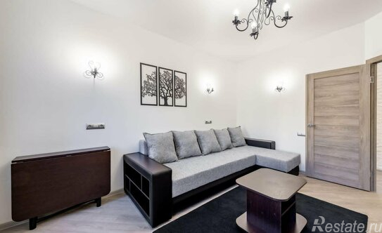 Продажа 2-комн квартиры на вторичном рынке Старо-Петергофский пр-кт,  д. 3-5