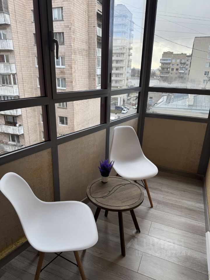 Продажа 1-комн квартиры на вторичном рынке Большеохтинский проспект, 15К3