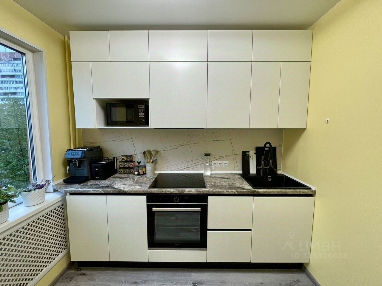 Продажа 3-комн квартиры на вторичном рынке улица Маршала Захарова, 60