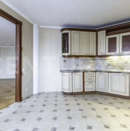 Продажа 3-комн квартиры на вторичном рынке улица Савушкина