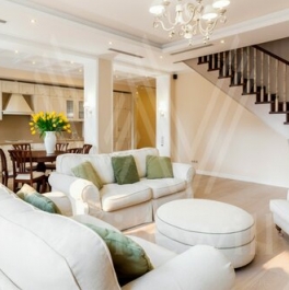 Продажа 4-комн квартиры на вторичном рынке Усачёва улица,  д. 13