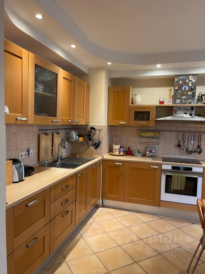 Аренда 3-комн квартиры на вторичном рынке улица Вешних Вод, 2К2