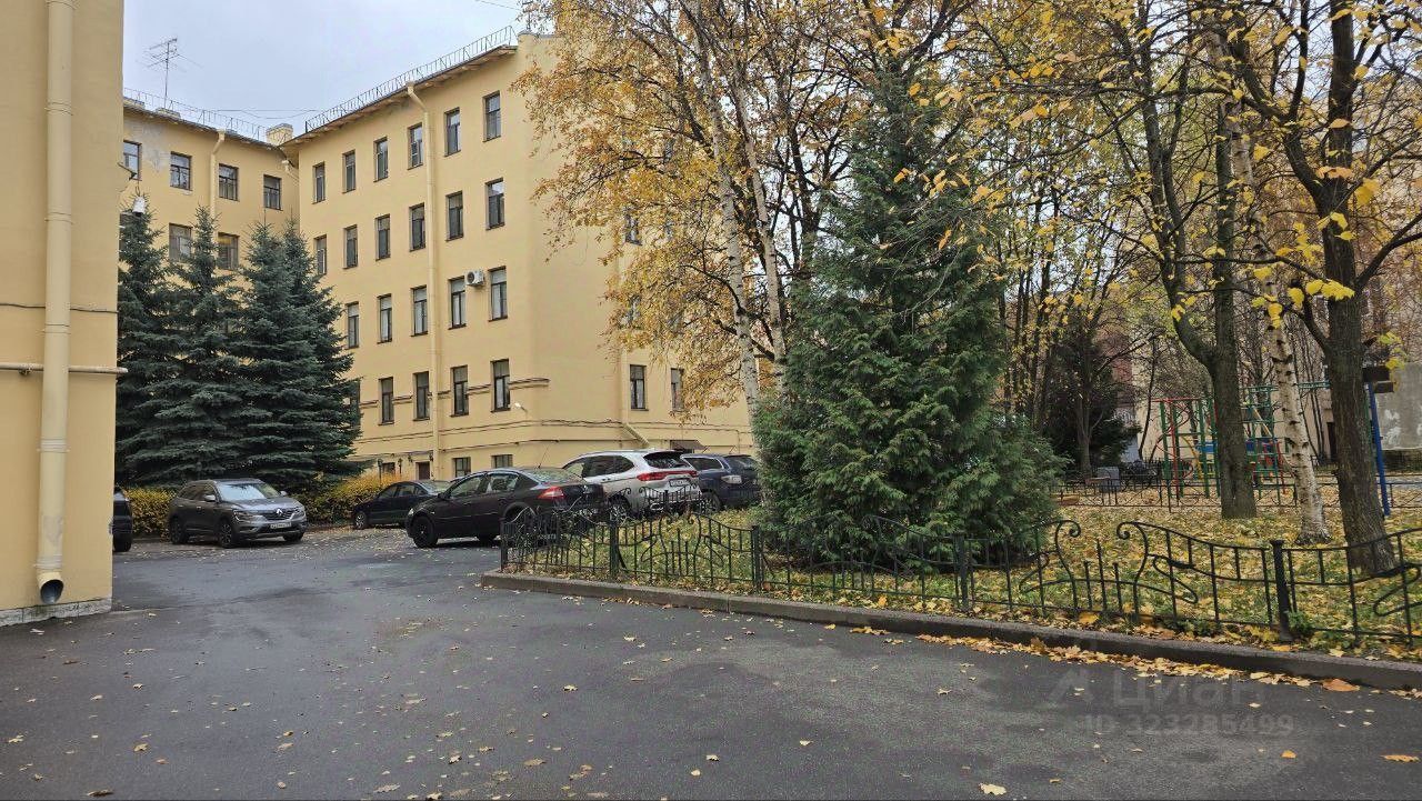 Продажа 2-комн квартиры на вторичном рынке 17-я Васильевского острова линия, 70/12