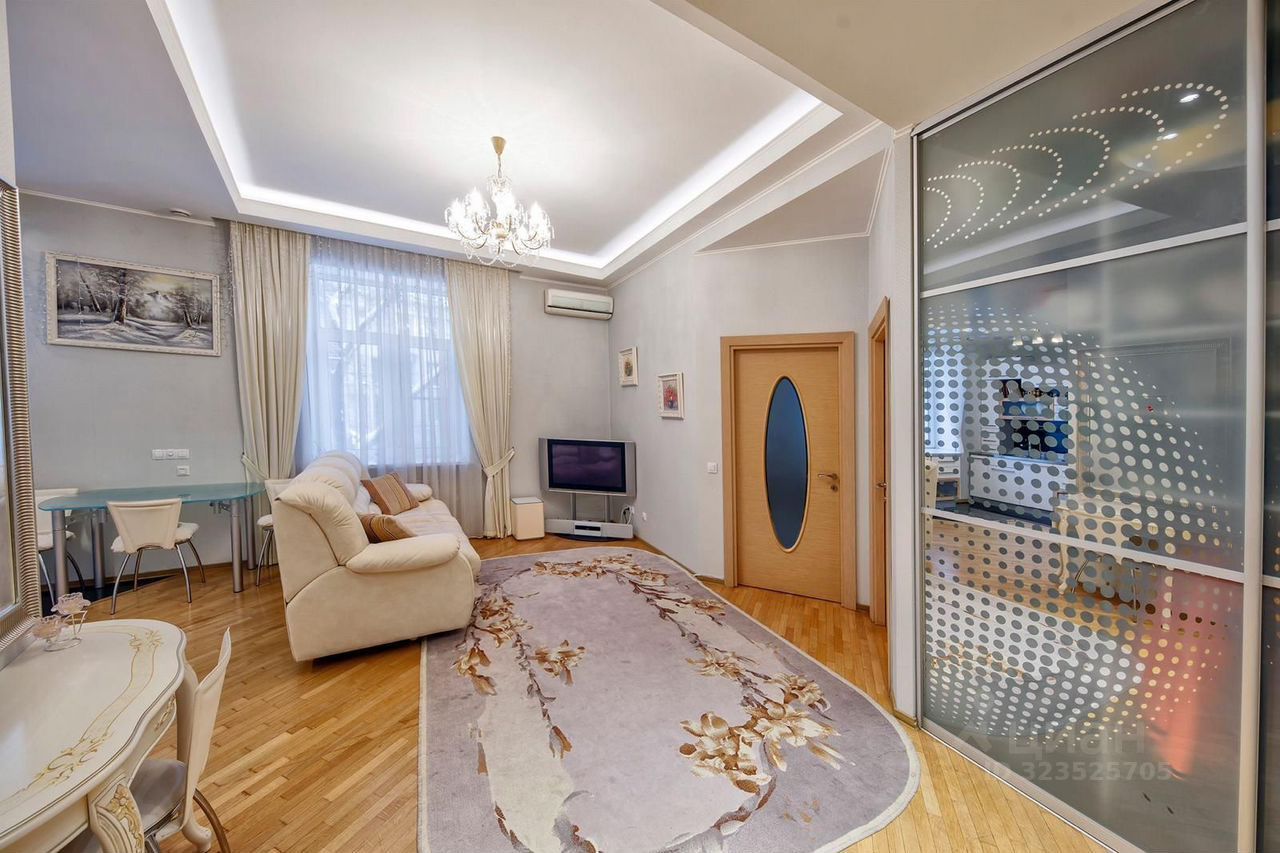 Аренда 2-комн квартиры на вторичном рынке Каменноостровский проспект, 34