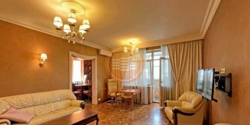 3-комн квартира улица Столетова,  д. 11