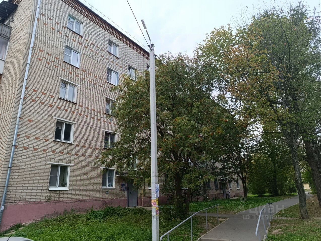 Продажа 2-комн квартиры на вторичном рынке пос. Реммаш, улица Школьная,  д. 8