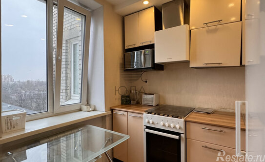 Продажа 3-комн квартиры на вторичном рынке Славы пр-кт,  д. 16