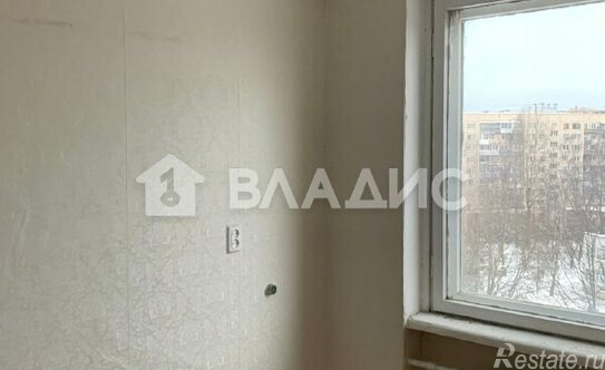 Продажа 3-комн квартиры на вторичном рынке Художников пр-кт,  д. 15 к3