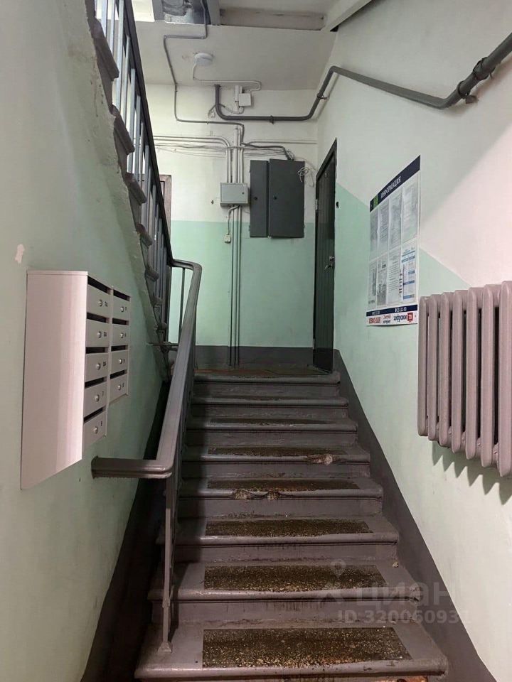 Продажа 2-комн квартиры на вторичном рынке пос. Стрельна, Санкт-Петербургское шоссе, 86