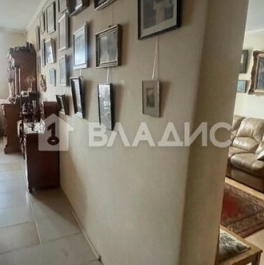 Продажа 3-комн квартиры на вторичном рынке Осенний б-р,  д. 10,  к. 2