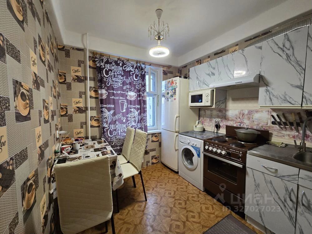 Продажа 2-комн квартиры на вторичном рынке Звездная улица,  д. 9К1