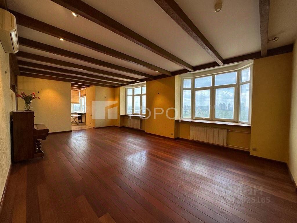 Продажа 4-комн квартиры на вторичном рынке Авиационная улица, 79