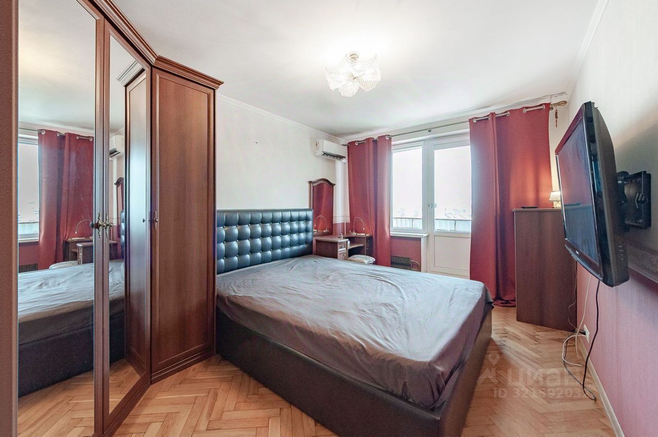 Продажа 4-комн квартиры на вторичном рынке Смоленский бульвар, 6-8