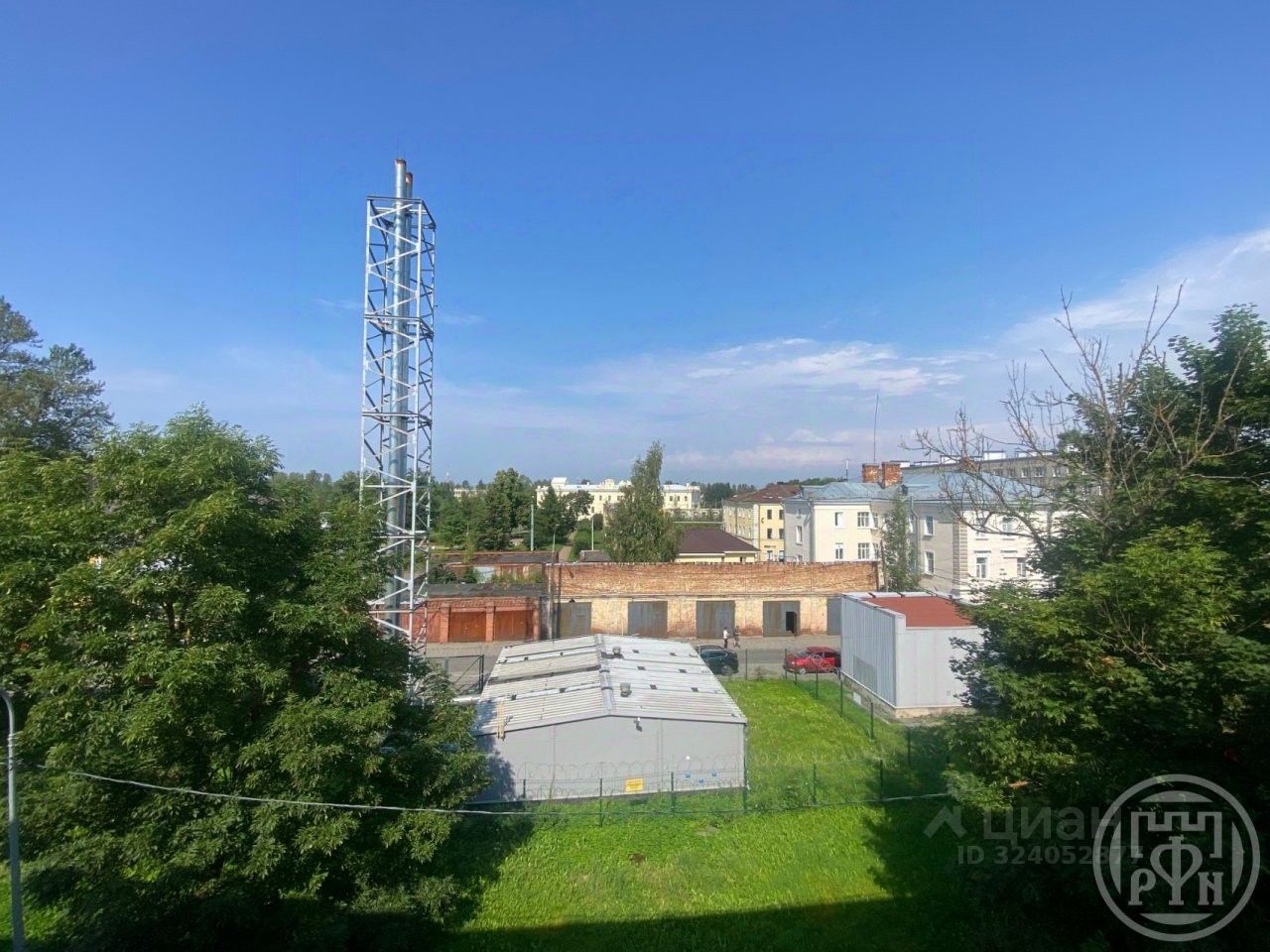 Продажа 3-комн квартиры на вторичном рынке Ломоносов, Дворцовый проспект, 51