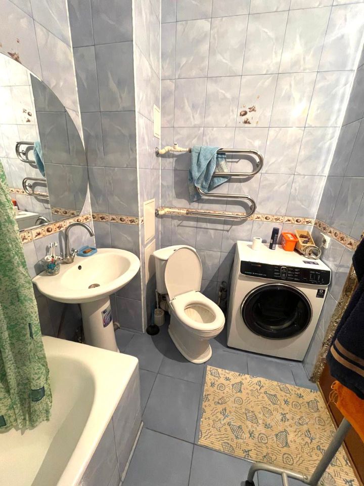 Продажа 1-комн квартиры на вторичном рынке пос. Большевик, улица Ленина, 108