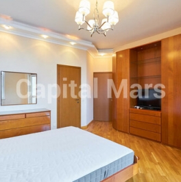 Аренда 4-комн квартиры на вторичном рынке Зачатьевский 1-й пер,  д. 4