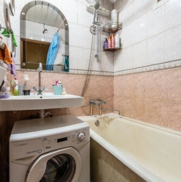 Продажа 3-комн квартиры на вторичном рынке Ломаная улица,  д. 6