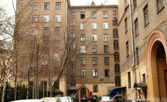 Продажа 4-комн квартиры на вторичном рынке Красноказарменная улица