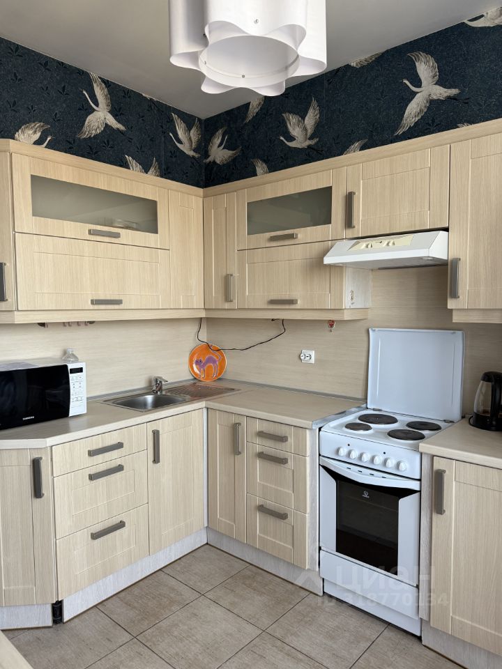 Аренда 1-комн квартиры на вторичном рынке проспект Славы, 52к1