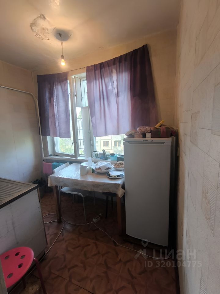 Продажа 2-комн квартиры на вторичном рынке пос. Нарынка, улица Королева, 6