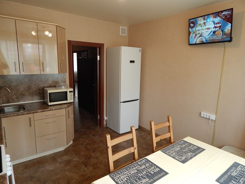 Аренда 2-комн квартиры на вторичном рынке проспект Защитников Москвы, 12