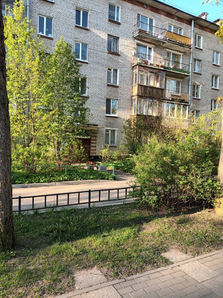 Продажа 2-комн квартиры на вторичном рынке Красное Село, Гатчинское шоссе, 13к2