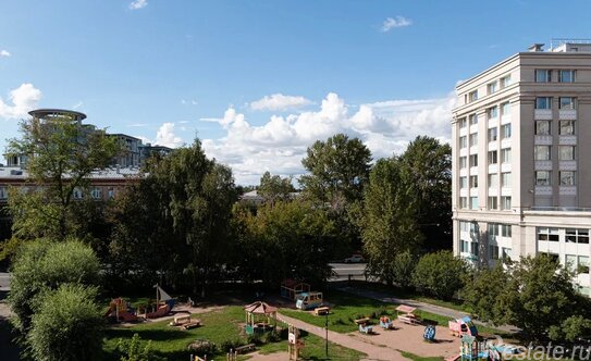 Продажа 4-комн квартиры на вторичном рынке ул Кирочная,  д. 70