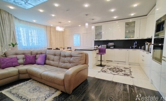 Продажа 4-комн квартиры на вторичном рынке Кронштадтский б-р,  д. 49 к1