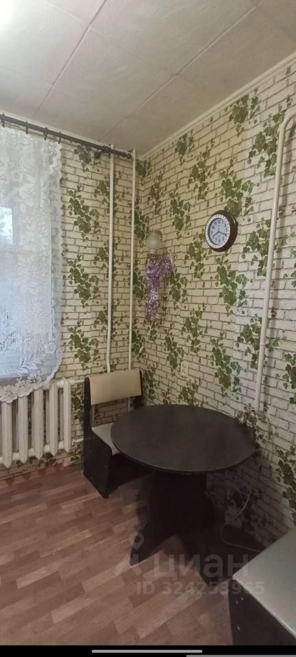 Продажа 1-комн квартиры на вторичном рынке Пикалево г., улица Горняков, 19