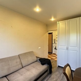 Продажа 2-комн квартиры на вторичном рынке улица Маршала Захарова,  д. 9