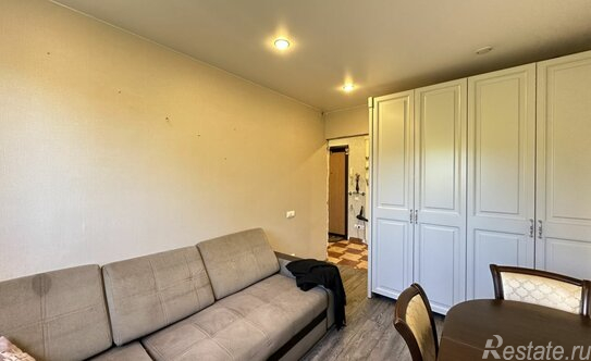 Продажа 2-комн квартиры на вторичном рынке улица Маршала Захарова,  д. 9