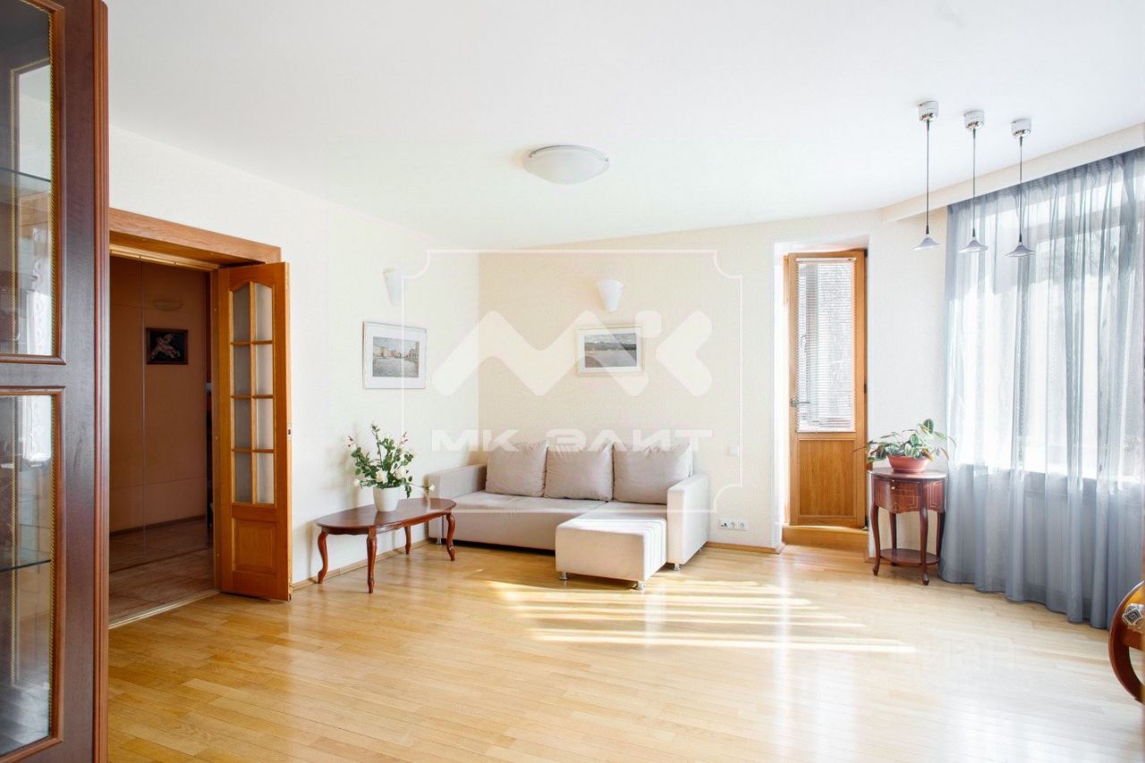 Продажа 3-комн квартиры на вторичном рынке Манчестерская улица, 4