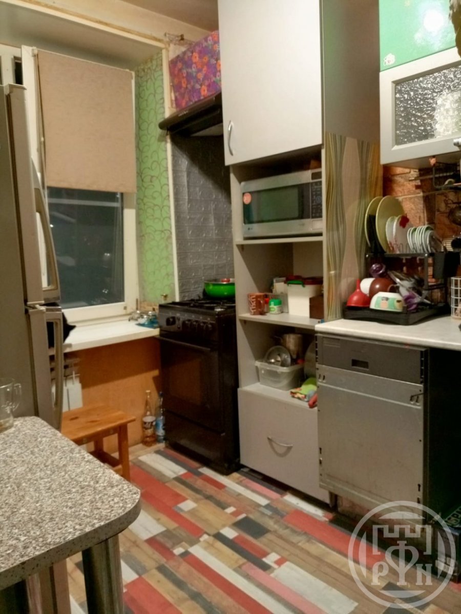 Продажа 3-комн квартиры на вторичном рынке Колпино г., Коммуны пл.,  д. 5